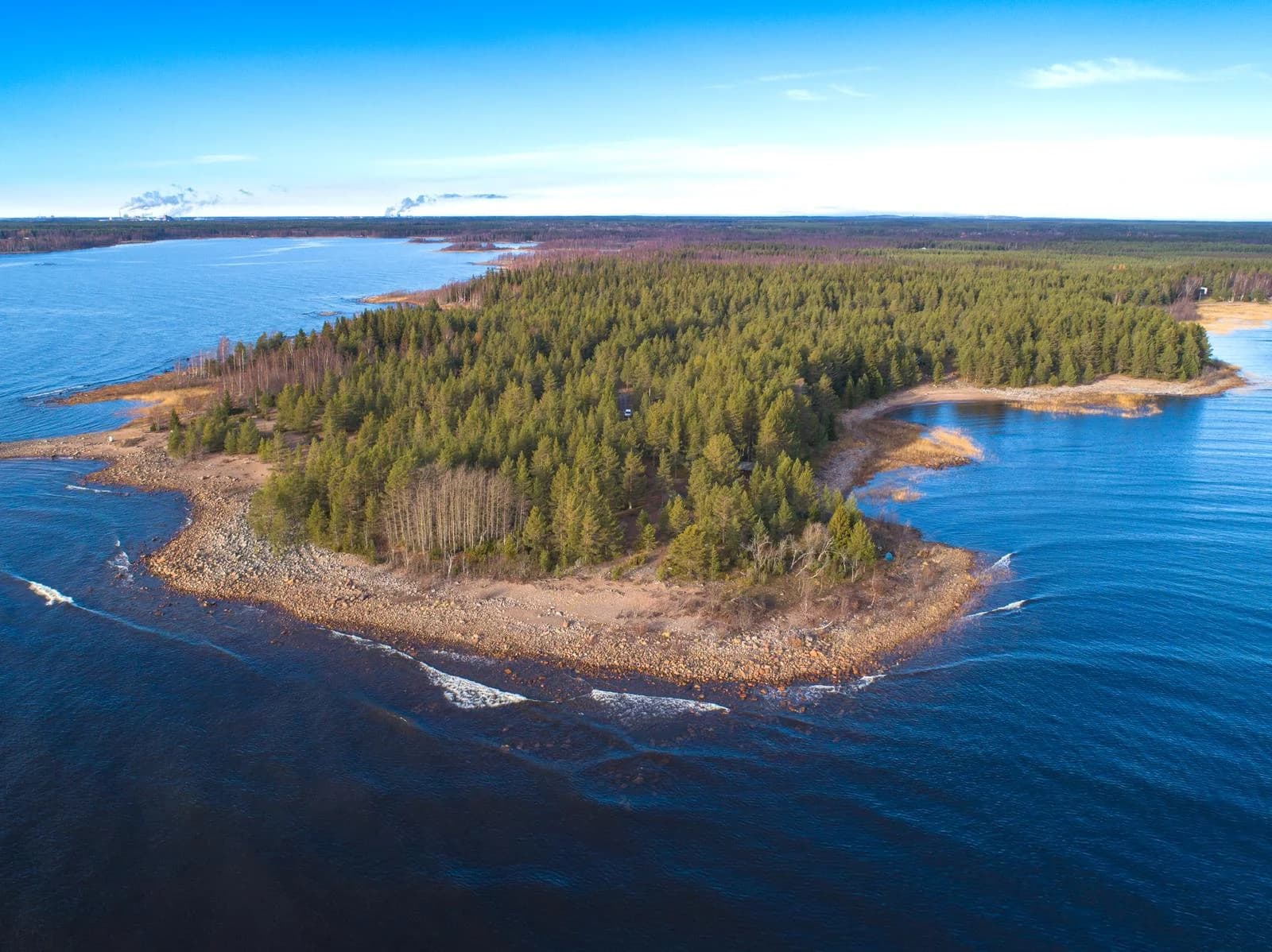 Ykskuusi — Juhla- ja kokoustila meren rannalla